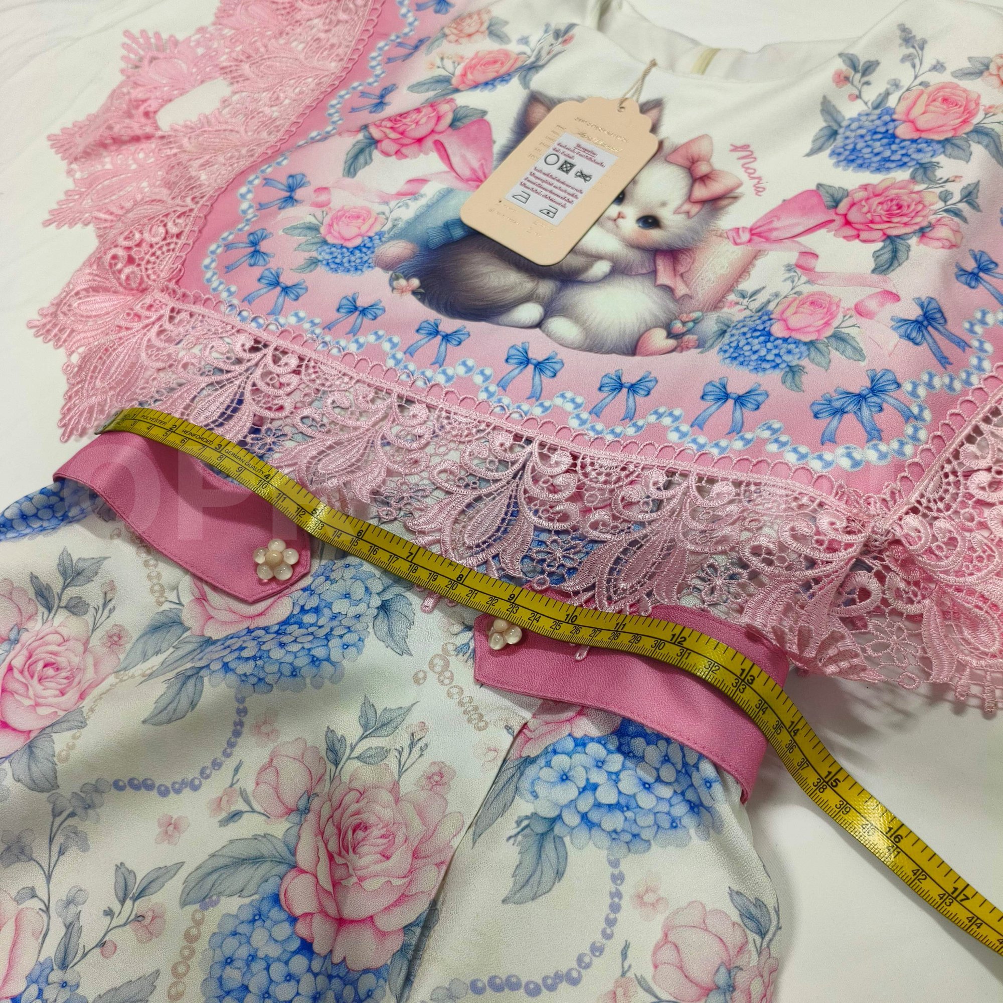มี (S) (Limjted ) Mong Jai Dress "มองใจ" เดรสสันพิมพ์ลาย แขนกุด ปกใหญ่ปกปิดต้นแขนแต่งขอบลูกไม้ คอกลม มีซับใน ใส่ชิปหลัง