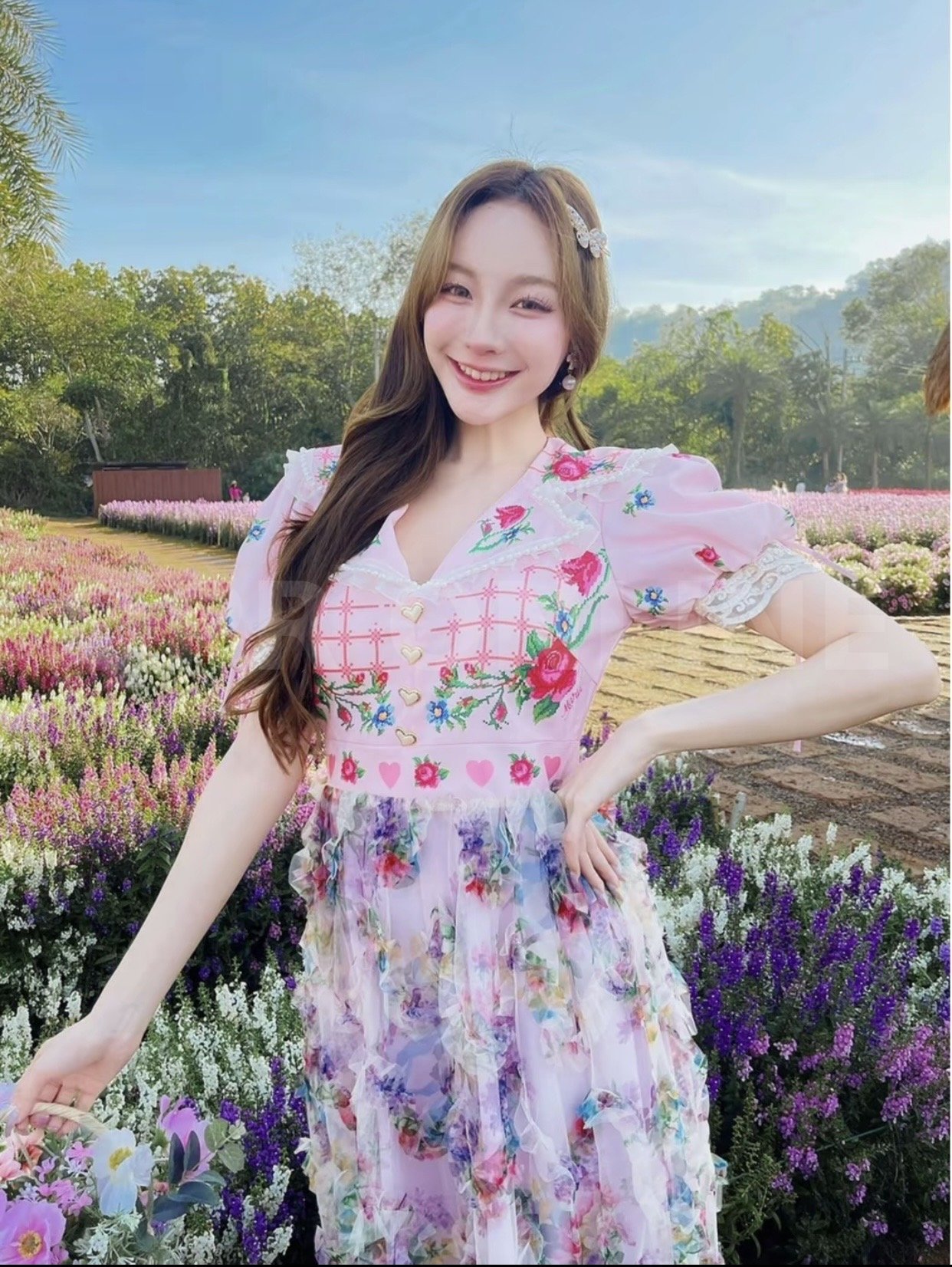 มี (S)Maria Diamond สชมพู Aim Jal Dress เดรดยาววินเทจผ้าไหมเกาหลี้และผ้าตาข่ายเนื้อนิ่ม พิมพ์ลาย texture ลายริ้ว เบาสบายมีซับใน ซิป หลัง ปกเชิ้ตขอบไข่มุก ยาว56 ซับในยาว 32 จุด5ข้าม