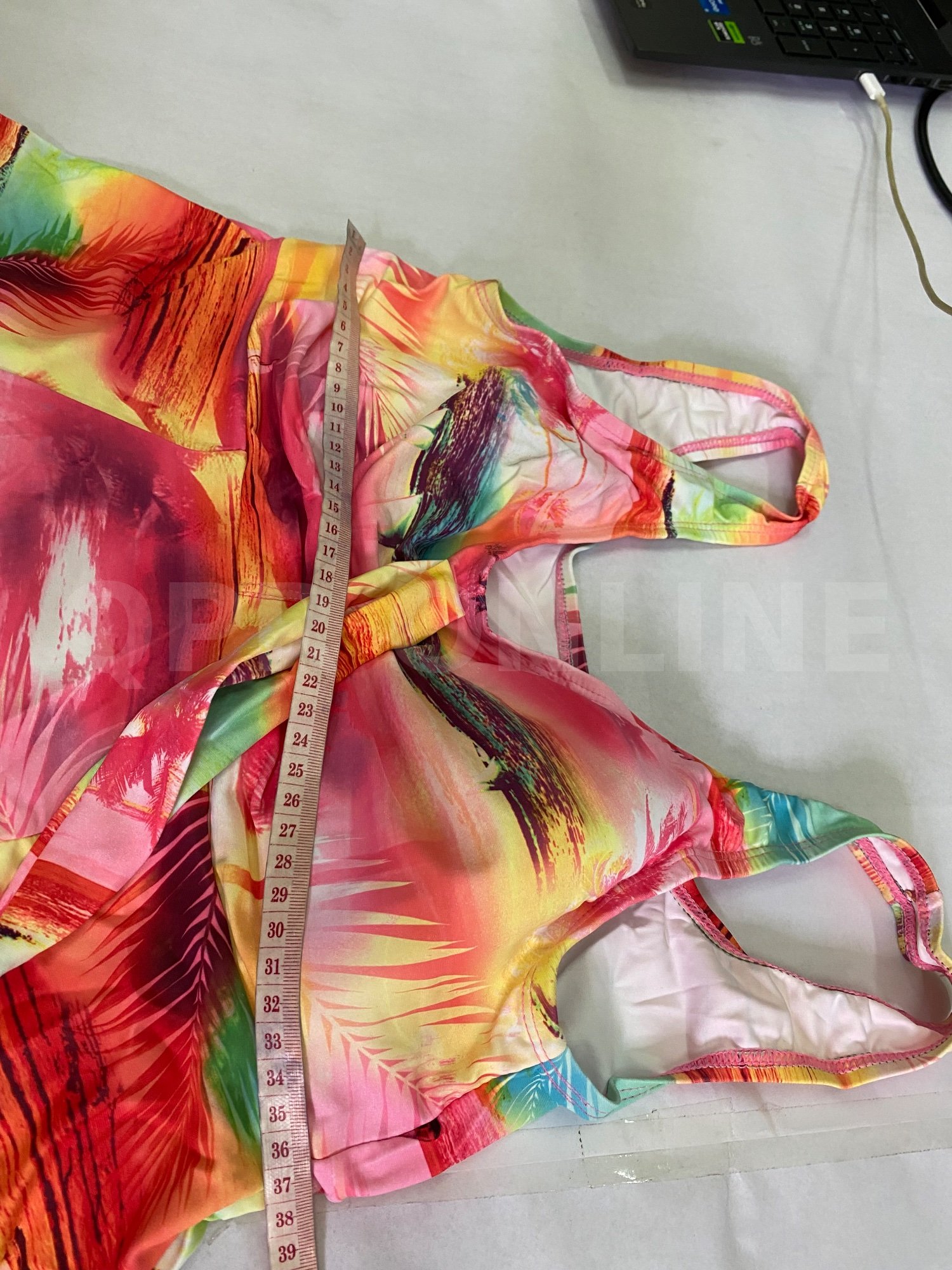 ชุดว่ายน้ำ บอดี้สีชมพูสดใส มีกระโปรงสั้น คลุม 2XL