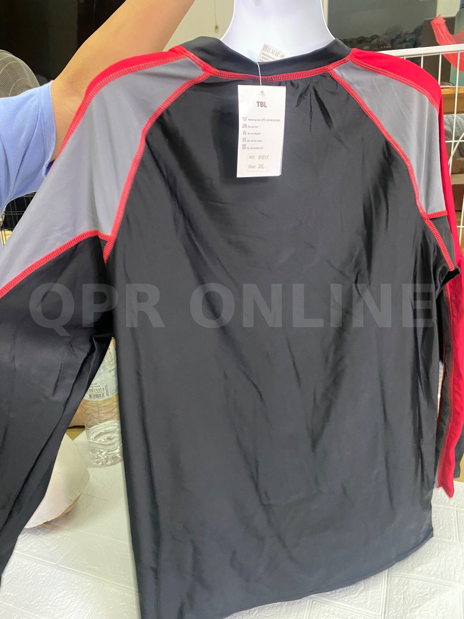 เสื้อว่ายน้ำแขนยาว