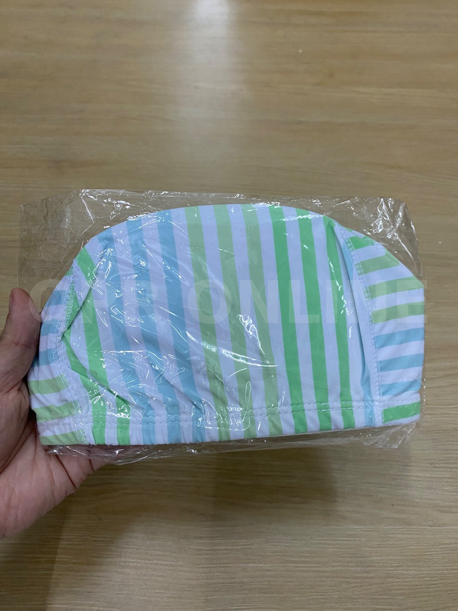 หมวกว่ายน้ำ Free size .