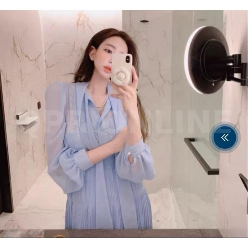 เดรสยาวสไตล์เกาหลี ตกแต่ง ริบบิ้นพลิ้ว + ลูกไม้ขอบ ระบาย ต่อผ้าดีไซน์พิเศษ เข้ารูปช่วงเอว ช่วยพรางหุ่น