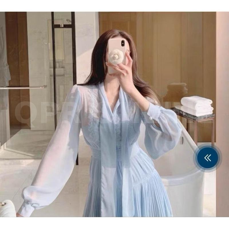 เดรสยาวสไตล์เกาหลี ตกแต่ง ริบบิ้นพลิ้ว + ลูกไม้ขอบ ระบาย ต่อผ้าดีไซน์พิเศษ เข้ารูปช่วงเอว ช่วยพรางหุ่น