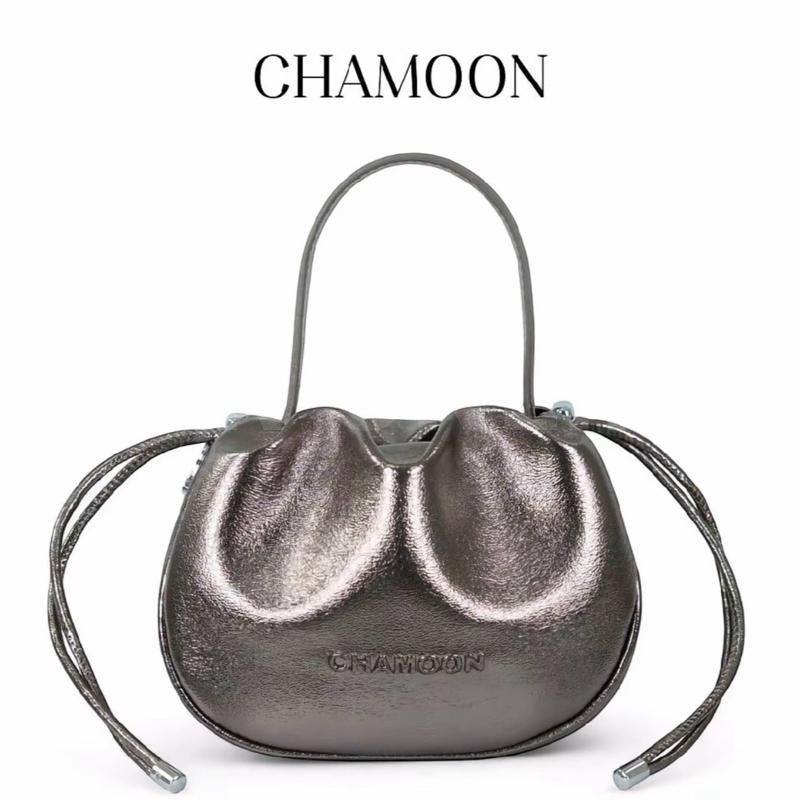 กระเป๋าทรงฟักทอง กระเป๋าแฟชั้น CHAMOON Chani (ชานิ) CL25 กระเป๋าหนัง ถือ สะพายข้างทรงจีบ กระเป๋าแฟชั่นถอดสาย ยาวได้ ลด — เงินเข้ม